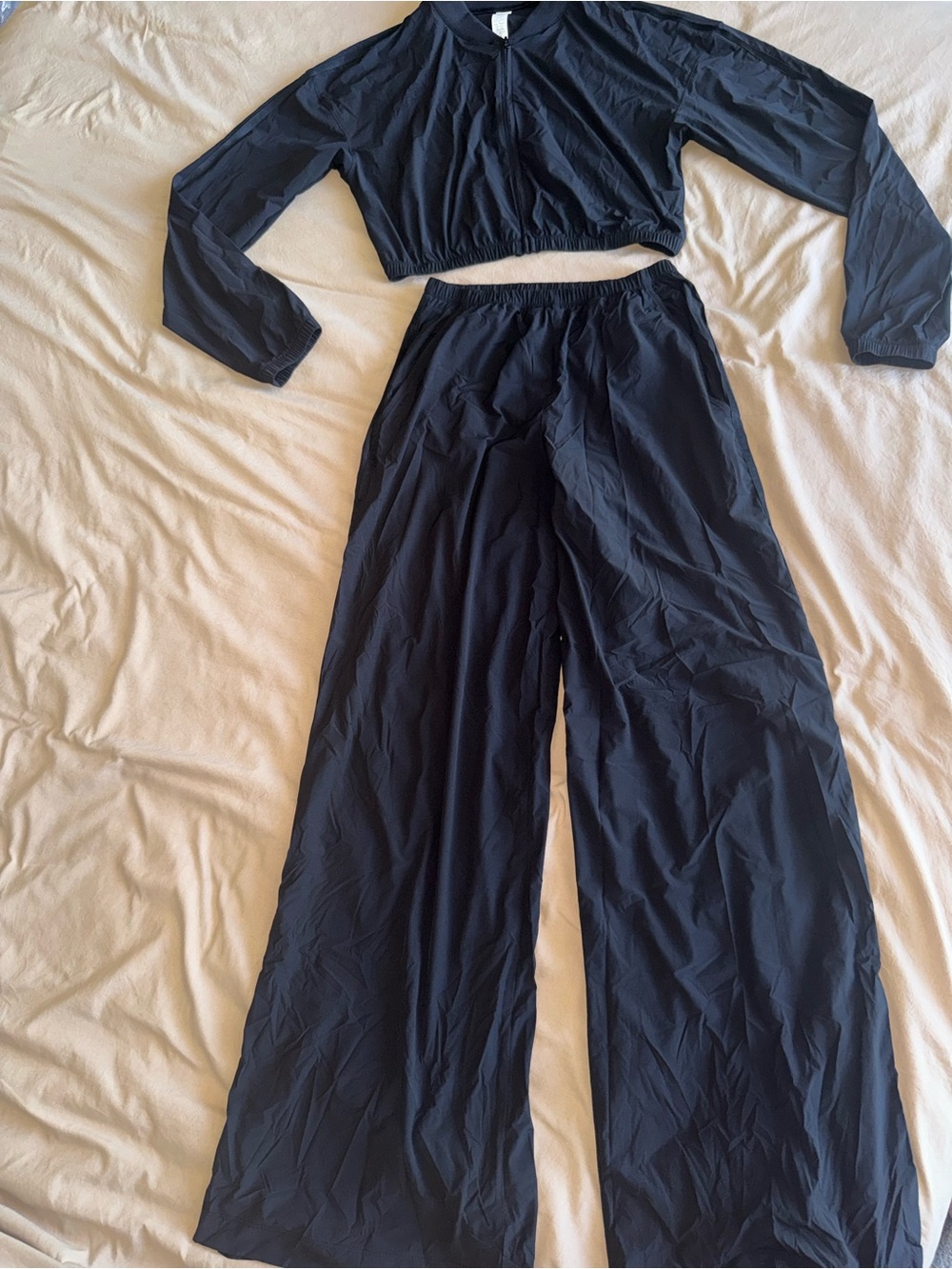 ALO Yoga Black Long-Sleeve Cropped Top & Wide-Leg Pants Set